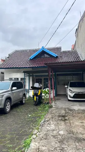 Dijual Rumah Asri di Kebayoran Lama Luas 270m2 dengan 4 Kamar Tidur