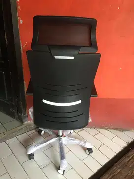kursi direksi hitam
