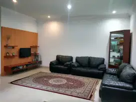 Rumah 2lantai luas dikawasan elit dijual murah