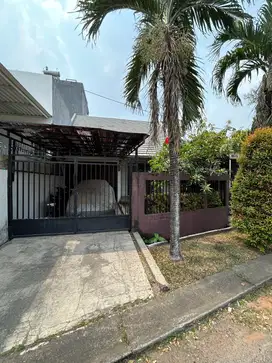 Dijual rumah hoek lt.253m di Villa Melati Mas hg 3 M