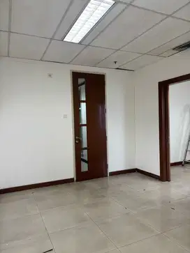SEWA KANTOR DI JAKARTA PUSAT SENEN 67M2 PARTISI 130K NEGO