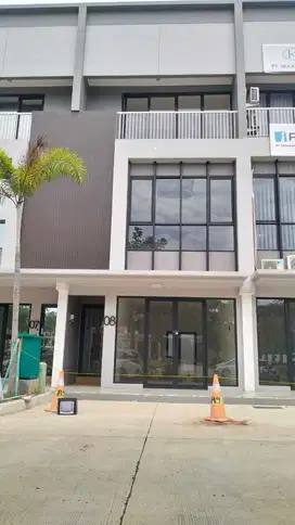 Sewa Ruko Strategis 3 Lantai di Uptown Lippo Cikarang, 125 Juta/Tahun!
