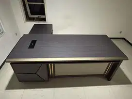 meja L direktur
