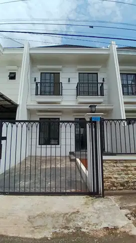 Rumah 2lantai Cakep siap huni lokasi di kawasan GDC depok akses lebar