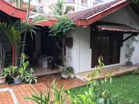 Rumah Dago Coblong luas dan strategis dijual cepat