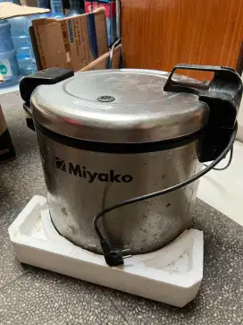 Rice Cooker Magic Com Jumbo 6 Liter Miyako MCG-171