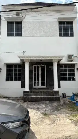 Di kontrakan rumah 2lantai full isi