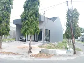 Disewakan rumah bisa buat usaha ada tempat kios dekat stasiun gawok