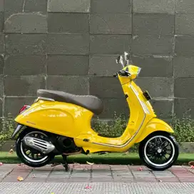 Piaggio Vespa Sprint 150 IGET ABS LED 2019 warna Kuning (Warna Favorit