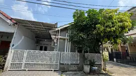 Rumah Disewakan sudah ada AC dan Kitchen Set