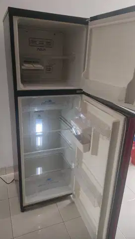 Dijual cepat, murah kulkas low watt 2 pintu Aqua AQR-D270 (DS)
