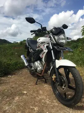 Dijual yamaha vixion 2012 warna putih