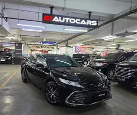TOYOTA CAMRY HYBRID 2.5 L AT 2022 KM 60 PERAK
