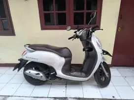 scoopy prestige putih 2023