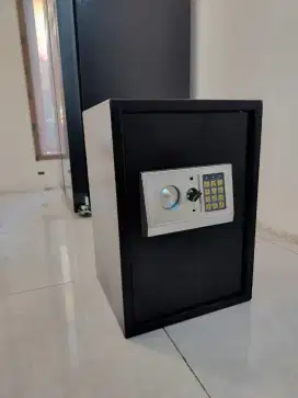 BRANKAS TEMPAT BARANG BERHARHA UNTUK HOTEL.VILA.KANTOR