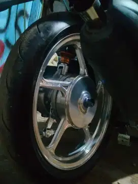 dijual velg vnd ak55 Mio + kardus . ( NO bengkang, No ban )