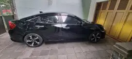 Dijual Honda Civic turbo metalik tangan pertama dari baru