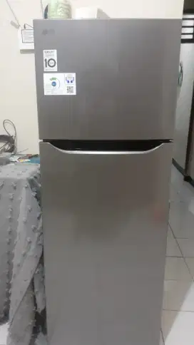 Bismillah di jual Kulkas LG 2 pintu SMART INVERTER