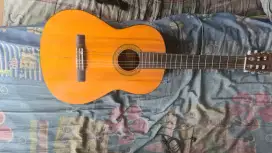 GITAR YAMAHA CG102 (JUAL KONDISI SEPERTI ITU TIDAK ADA DUS DAN TAS)