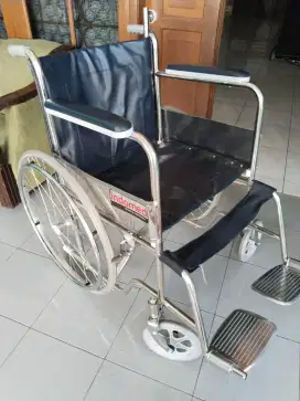 Kursi roda masih seperti baru
