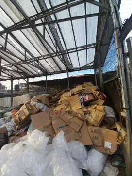 Rongsokan limbah barang bekas