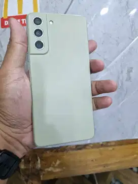Samsung S21 FE 8+4/256 resmi msih bgus lecet pemakean TT masujlk