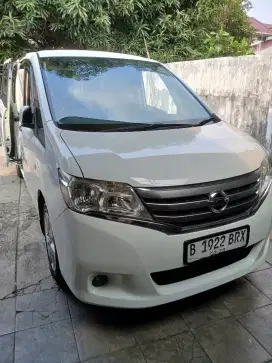Jual nissan serena vt