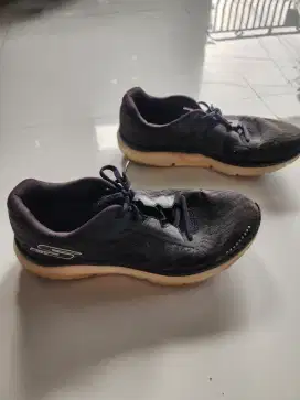 Sepatu Lari Ride 10 Schechers Skechers