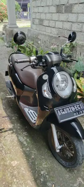 SCOOPY PRESTIGE WARNA HITAM