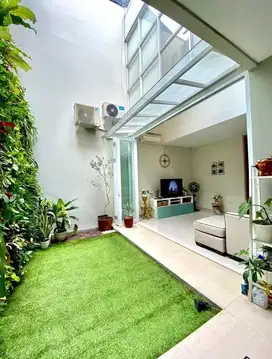 Di Jual Rumah Cantik Topical House 2 LT dalam Cluster di Jagakarsa