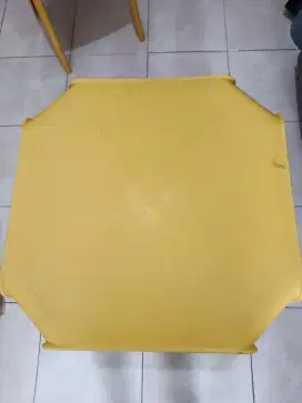 Meja dan kursi belajar
