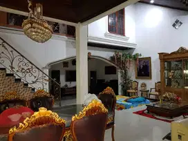 Dijual rumah dan kios pinggir jalan raya