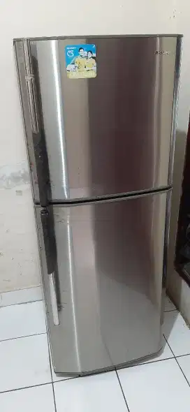 Kulkas sharp 2 pintu istimewa