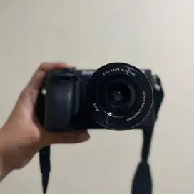 Sony A6400 + Lensa Kit (Full set dengan box) Second