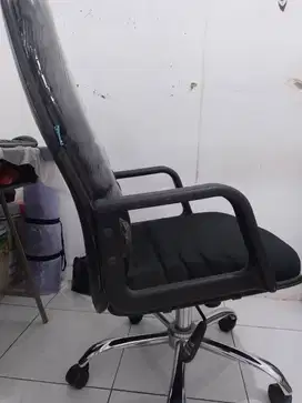 Kursi bekas Direktur merk inco ukuran lebar 60 cm x tinggi 105 cm