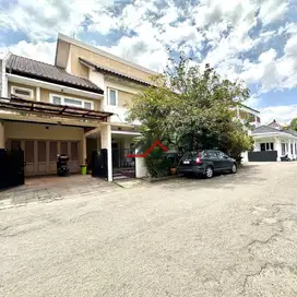 Rumah Dalam Komplek Jalan Pruis