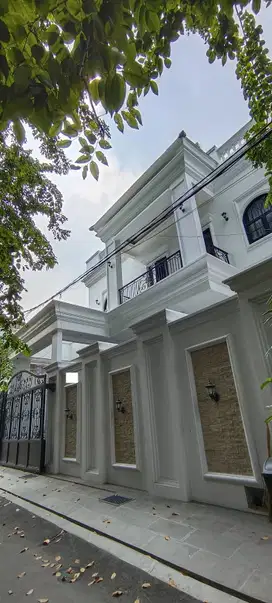 NL345- Dijual Rumah Hook Luas 194 American Classic di Sunter Agung