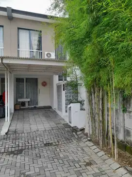 Dijual Rumah dua Lantai Royal Residence Wiyung Surabaya