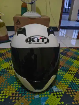 Helm KYT R10 - White