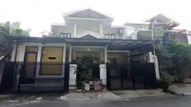 Rumah Dijual Rumah 2 1/2 lantai di Sektor 2 - Bintaro, Jakarta Selatan