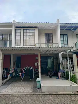 Dijual murah rumah nyaman 2 lantai semi furnis dengan lokasi strategis