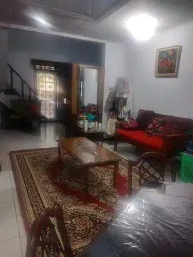 Dijual Cepat Rumah Dan Kosan Akses ke Lokasi 2 Mobil  di Rawamangun