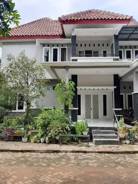 Dijual RUMAH MEWAH STRATEGIS lokasi di Banyumanik kota Semarang