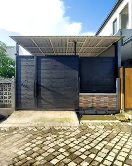 Rumah Graha Sukolilo Regency Siap Huni • Carport 1 • Row 3 Mobil