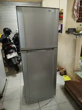 DIJUAL: KULKAS DUA PINTU SAMSUNG