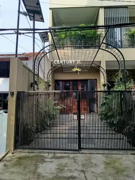 Dijual Rumah Tinggal BrandNew Lokasi Strategis di Jakarta Selatan