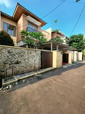 DIJUAL RUMAH MEWAH HARGA TERJUN BEBAS DGN KOLAM RENANG KEMANG JAKSEL