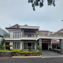 dijual rumah ada kolam renang dalam komplek pejaten jaksel