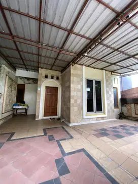 RUMAH 2 LANTAI BONUS TANAH AREA SETURAN DEKAT STIE YKPN