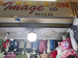 Kios kecil di pasar Tanah Abang blok a lantai slg jakarta pusat